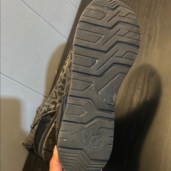 Walking Cradles Black Ankle Booties with Metallic Leopard Print size 9.5 - Picture 4 of 6